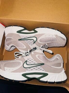 Nike V5 RNR Men’s White/Green/Gray/Black Mesh Lace-Up Low Top Sneake